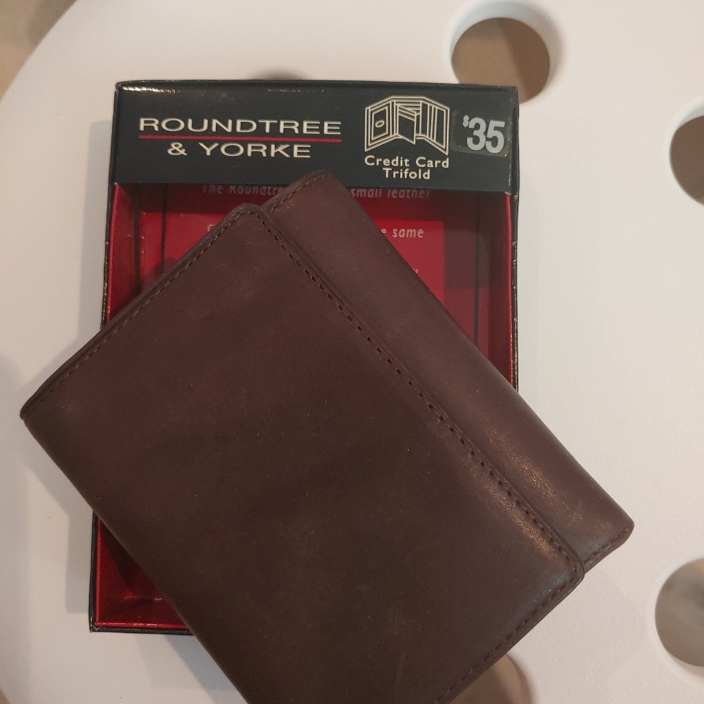 roundtree and yorke trifold leather